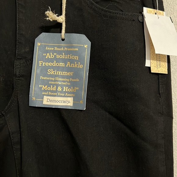 Democracy Women's Black Jeans Freedom Ankle Skimmer Size 4 - Picture 4 of 10